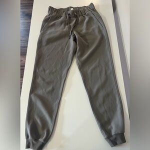 Women’s Lululemon On the fly jogger- size 4 Excellent condition